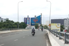 Chủ đầu tư nói về việc đèn chiếu sáng trên đường Nguyễn Hữu Cảnh không sáng
