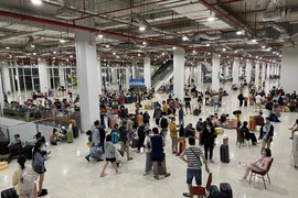 Bến xe Miền Đông mới và sân bay Tân Sơn Nhất nhộn nhịp khách về quê đón tết