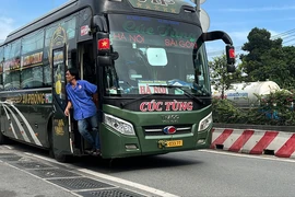 Xe đón trả khách trái quy định vẫn nhan nhản