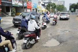 Đường Nguyễn Hoàng, TP Thủ Đức: Khói bụi, xuống cấp