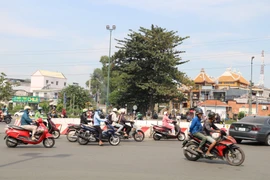 TP.HCM thu hồi vòng xuyến bê tông tại giao lộ Phạm Văn Đồng - đường số 20