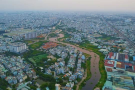 Người dân đi lại khu vực cầu An Lập trên Quốc lộ 1 cần biết