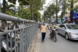 TP.HCM xin hướng dẫn thu phí sử dụng tạm thời lòng đường, hè phố