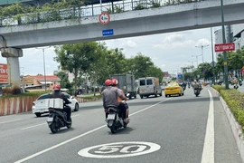 Sẽ có thêm các biển báo hạn chế tốc độ ghi ngay trên mặt đường ở TP.HCM