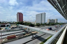 Hoàn thiện cầu bộ hành Thủ Đức, chuẩn bị bỏ cấm tải cầu vượt ngã tư Thủ Đức