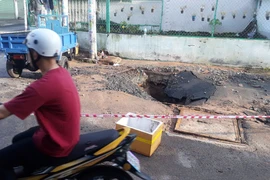Nguyên nhân xuất hiện hố sâu trên giao lộ sau cơn mưa lớn ở TP Thủ Đức