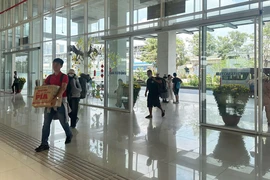 Những hình ảnh ngày cuối năm ở 2 bến xe phía Đông TP.HCM