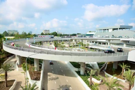 Người dân nô nức trên đường mới vào Nhà ga T3, sân bay Tân Sơn Nhất trước giờ khánh thành
