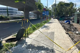 TP.HCM: Vỉa hè đường nối Trần Quốc Hoàn sụt lún, nguyên nhân do đâu?