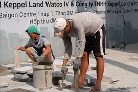 Chỉnh trang vỉa hè gây ảnh hưởng đến biển báo giao thông đường bộ