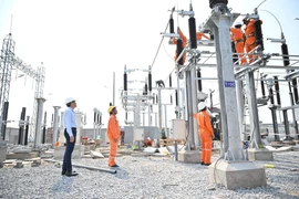 Ngành điện sát cánh cùng người lao động trên các công trường thi công xuyên dịp Lễ 30-4 