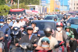Tiếp tục phân luồng, lắng nghe để điều tiết giao thông trên đường Cộng Hòa 