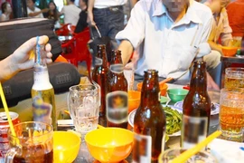 Tiết kiệm mua sắm cho bé, ưu tiên uống bia 