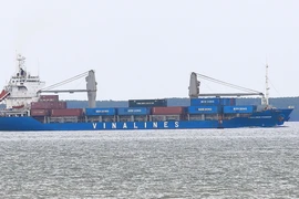 Lạ: Vinalines bị khóa giao dịch ngay khi vừa chào sân