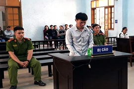 Mang xăng đốt vợ khiến chủ nhà trọ chết thảm