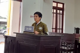 Hầu tòa vì chưa ly hôn vợ cũ đã cưới vợ mới