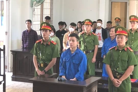 Bị đánh, thanh niên cầm súng đi trả thù