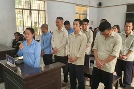 Phạt tù 10 bị cáo mua bán thiếu nữ phục vụ quán karaoke