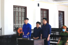 Bị lộ tẩy vì rơi bọc màu đen khi bỏ chạy