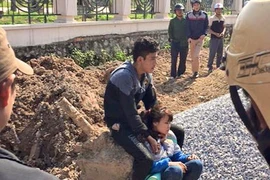 Bắt kẻ dùng dao uy hiếp, dọa giết nữ sinh