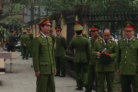 Sầm Sơn: Bí thư Tỉnh ủy đối thoại với ngư dân, an ninh siết chặt