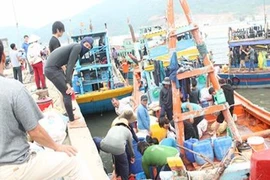 Tăng thời gian hỗ trợ gạo cho ngư dân bị ảnh hưởng vụ cá chết bất thường 