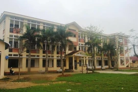 Học sinh bị bạn đâm chết trên sân bóng