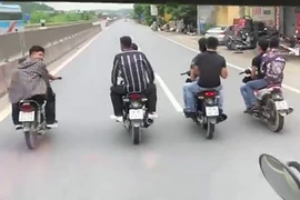 Triệu tập nhóm thanh niên dàn hàng ngang quốc lộ 1A