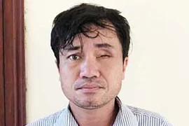 Rủ nhau đi đòi nợ thuê, chưa tới nơi đã rút dao đâm bạn