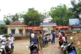 Thanh niên điên cuồng lao vào lớp đâm nhiều học sinh, cô giáo