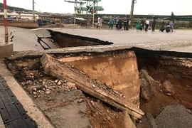 Cận cảnh vụ mố cầu ở Thanh Hóa sập khiến 5 người thương vong