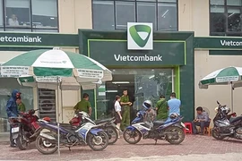 Truy bắt kẻ nổ súng cướp ngân hàng ở Thanh Hóa