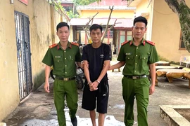 Sử dụng số điện thoại cũ Trưởng phòng Nội vụ huyện đi lừa đảo