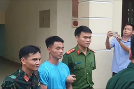 Tặng bằng khen cho người dân, cán bộ tham gia vây bắt Triệu Quân Sự
