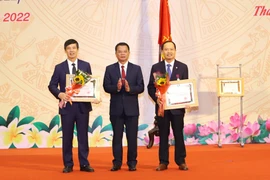 Chủ tịch nước Lào trao huân chương cho nguyên Bí thư, chủ tịch tỉnh Thanh Hóa 
