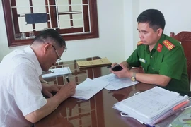Khởi tố Giám đốc Trung tâm y tế chỉ đạo gộp mẫu xét nghiệm để hưởng lợi