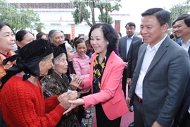 Trưởng Ban Tổ chức Trung ương thăm, tặng quà Tết ở Thanh Hóa