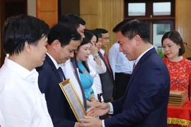 Thanh Hóa công bố hàng loạt quyết định điều động, luân chuyển cán bộ