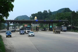 Trạm thu phí bỏ hoang suốt 6 năm gây mất an toàn trên Quốc lộ 1A
