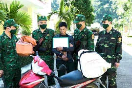 Kẻ vận chuyển ma túy từ Lào về Việt Nam tông xe vào Bộ đội Biên phòng