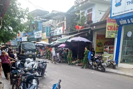 Mâu thuẫn, dùng súng bắn người trong đám giỗ