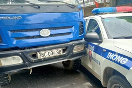 Bắt giam tài xế lái xe tải tông vào ô tô của CSGT