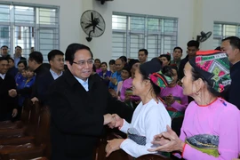 Thủ tướng Phạm Minh Chính tặng quà cho gia đình chính sách, hộ nghèo ở Thanh Hóa