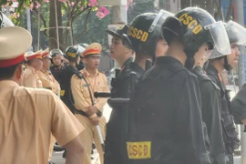 Hàng chục cảnh sát có mặt ở 'dinh thự trắng' tại Thanh Hóa