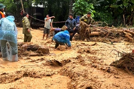 Thanh Hóa: Lũ lớn bất ngờ đổ về, nhiều bản vùng cao bị chia cắt, cô lập