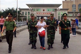 Bắt đối tượng buôn bán phụ nữ trốn qua Trung Quốc