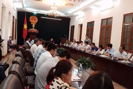 Bắt 2 người phụ nữ đổ chất thải lên phản thịt heo