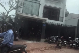 Chị cho em uống thuốc rồi tự gây thương tích
