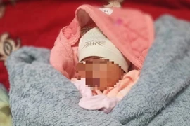 Bé trai sơ sinh bị bỏ rơi bên đường đã không qua khỏi
