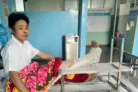 Nối thành công bàn chân người đàn ông bị máy cắt cỏ cắt lìa